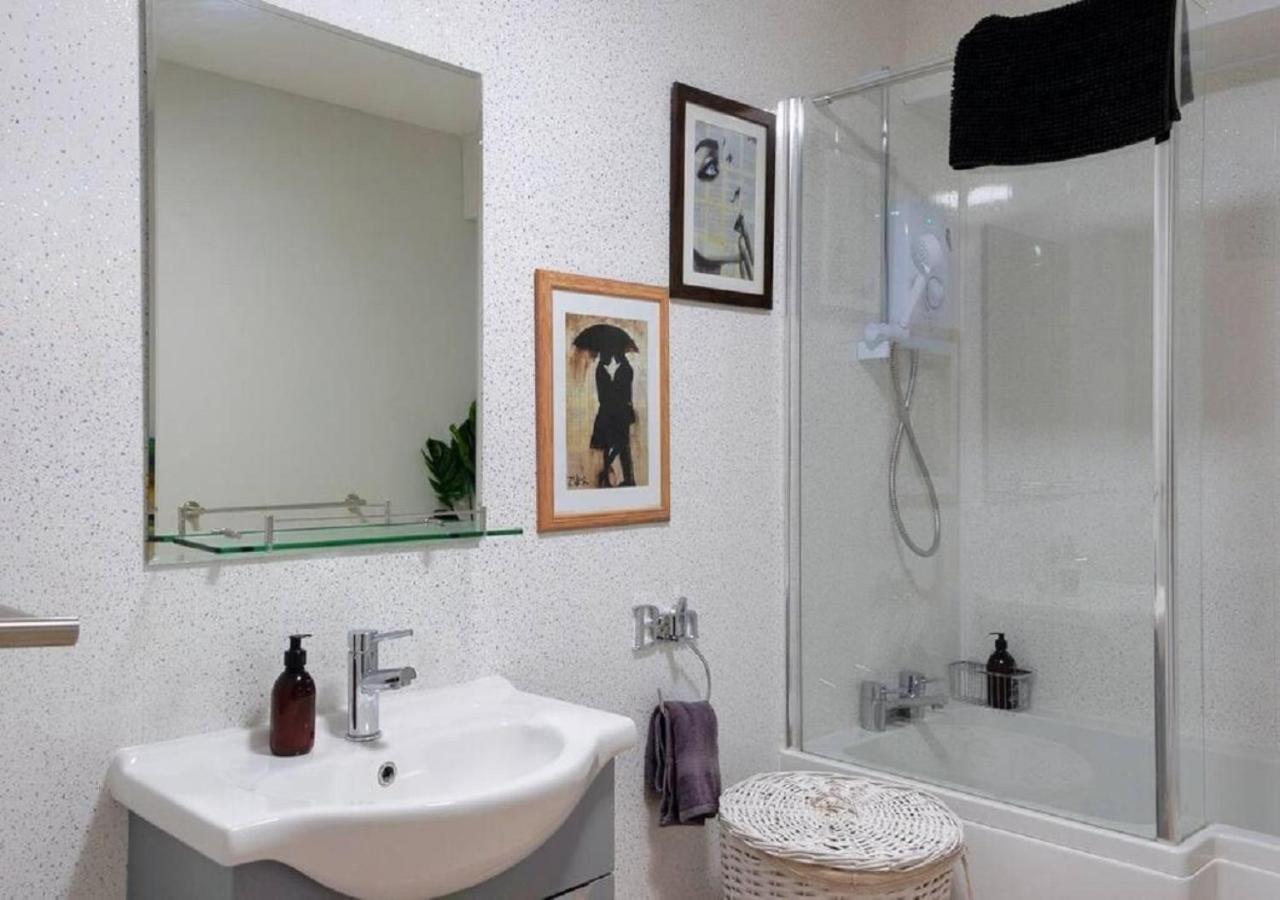 Pelican-Stylish 2-Bed Apartment Close To Beach & Town سكرابورو المظهر الخارجي الصورة