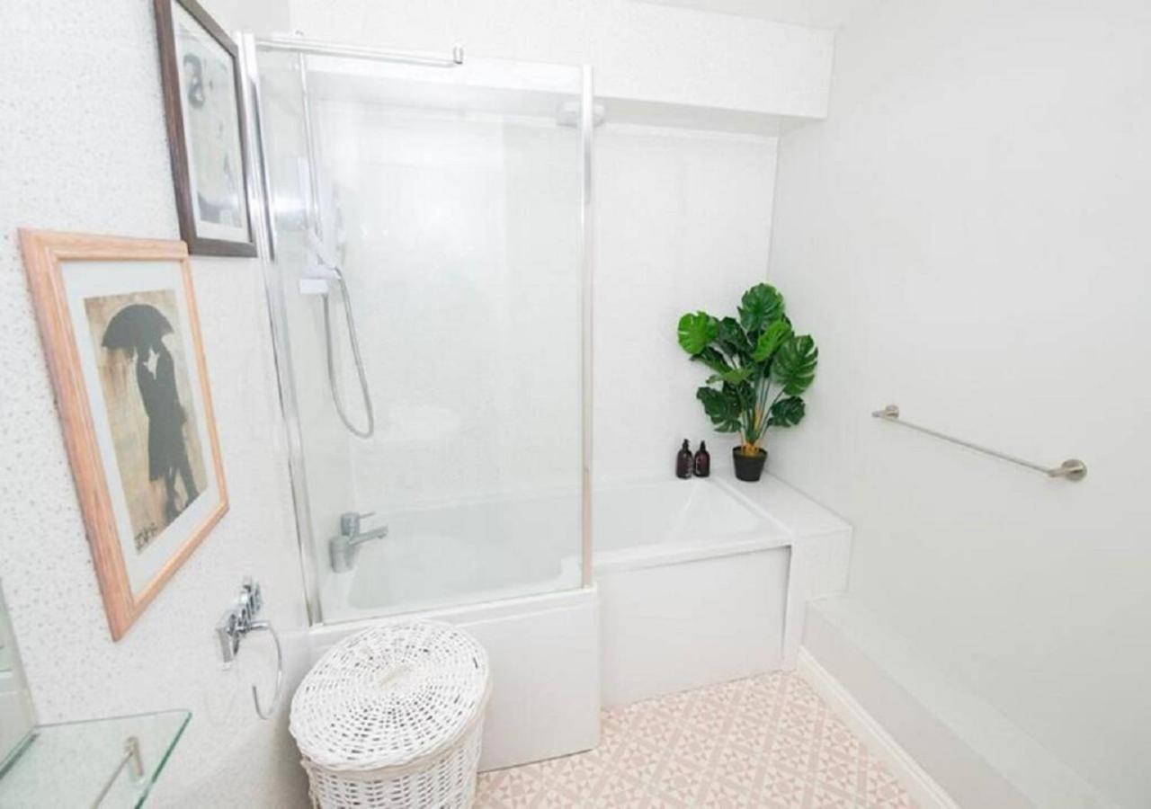 Pelican-Stylish 2-Bed Apartment Close To Beach & Town سكرابورو المظهر الخارجي الصورة